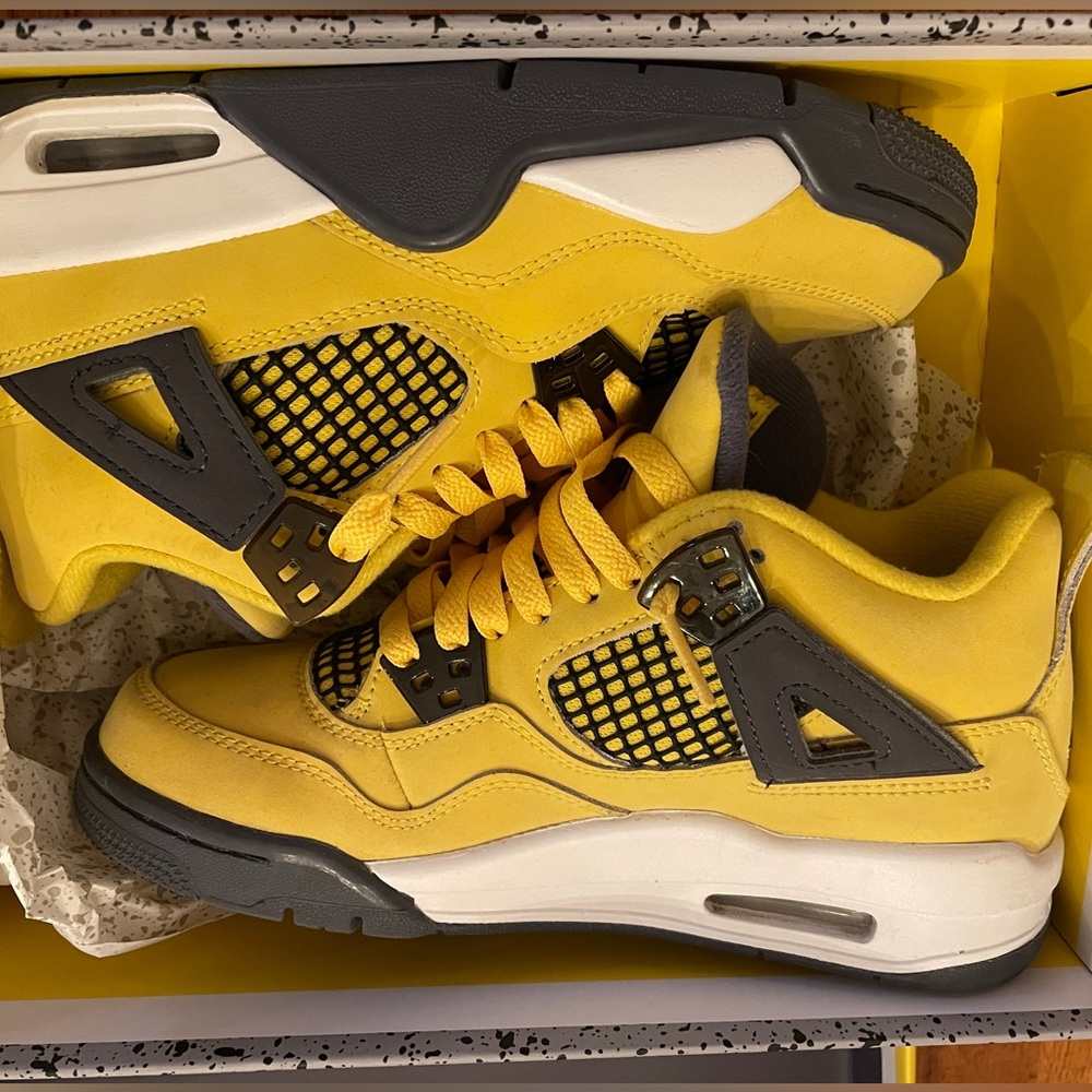 Jordan 4 Lightenings